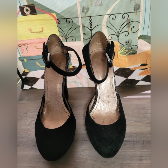 BCBG Paris suede heels - Picture 4 of 9